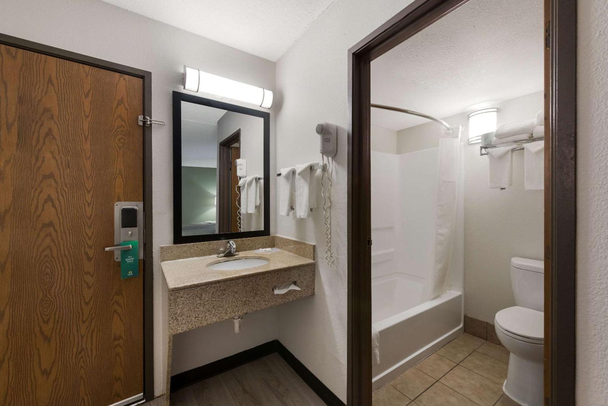 Quality Inn Merriam Kansas City Exterior foto