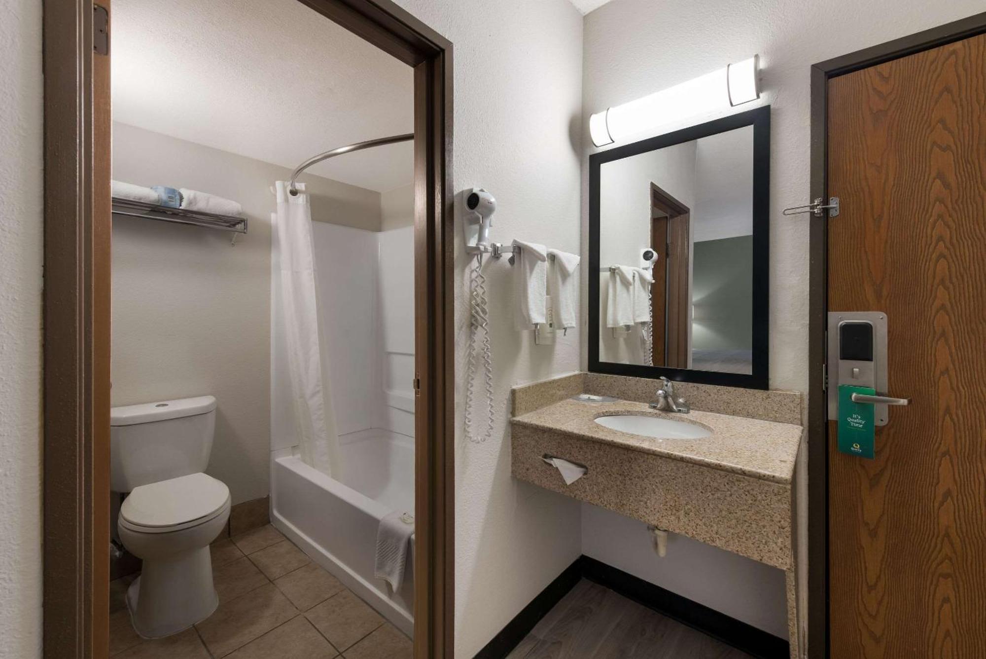 Quality Inn Merriam Kansas City Exterior foto